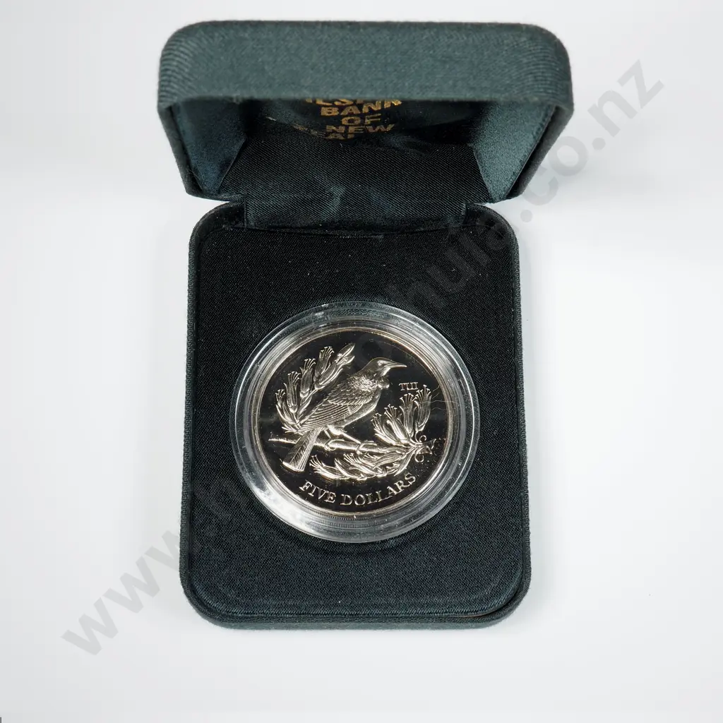 1995 Tui BUNC Five Dollar Coin  Image 1++