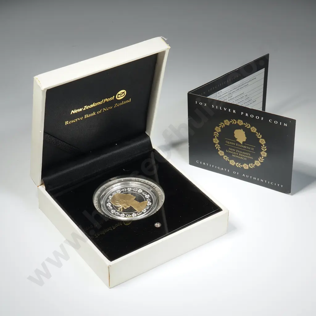2015 One Ounce Silver Proof - Longest Reinging Monarch Coin Image 1++