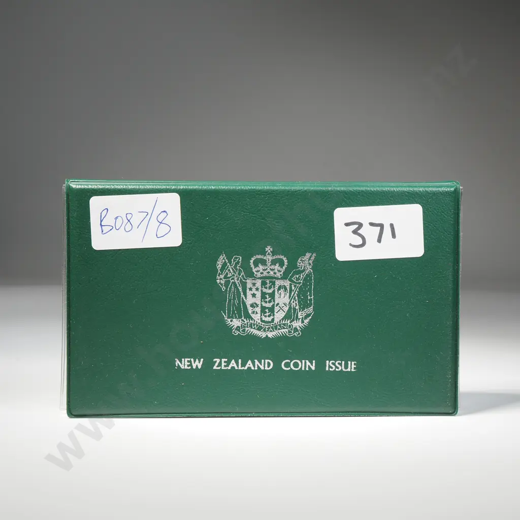 New Zealand Proof Coin Set w Silver One Dollar  Image 1++