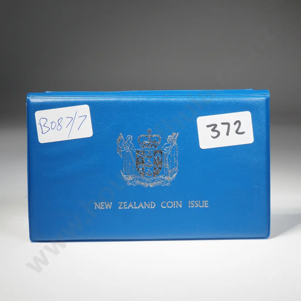 New Zealand Proof Coin Set w Silver One Dollar  Image 1++