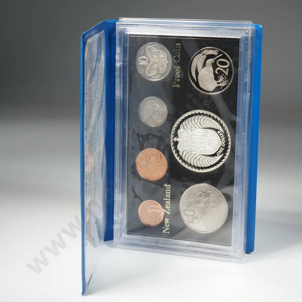 New Zealand Proof Coin Set w Silver One Dollar  Image 1++