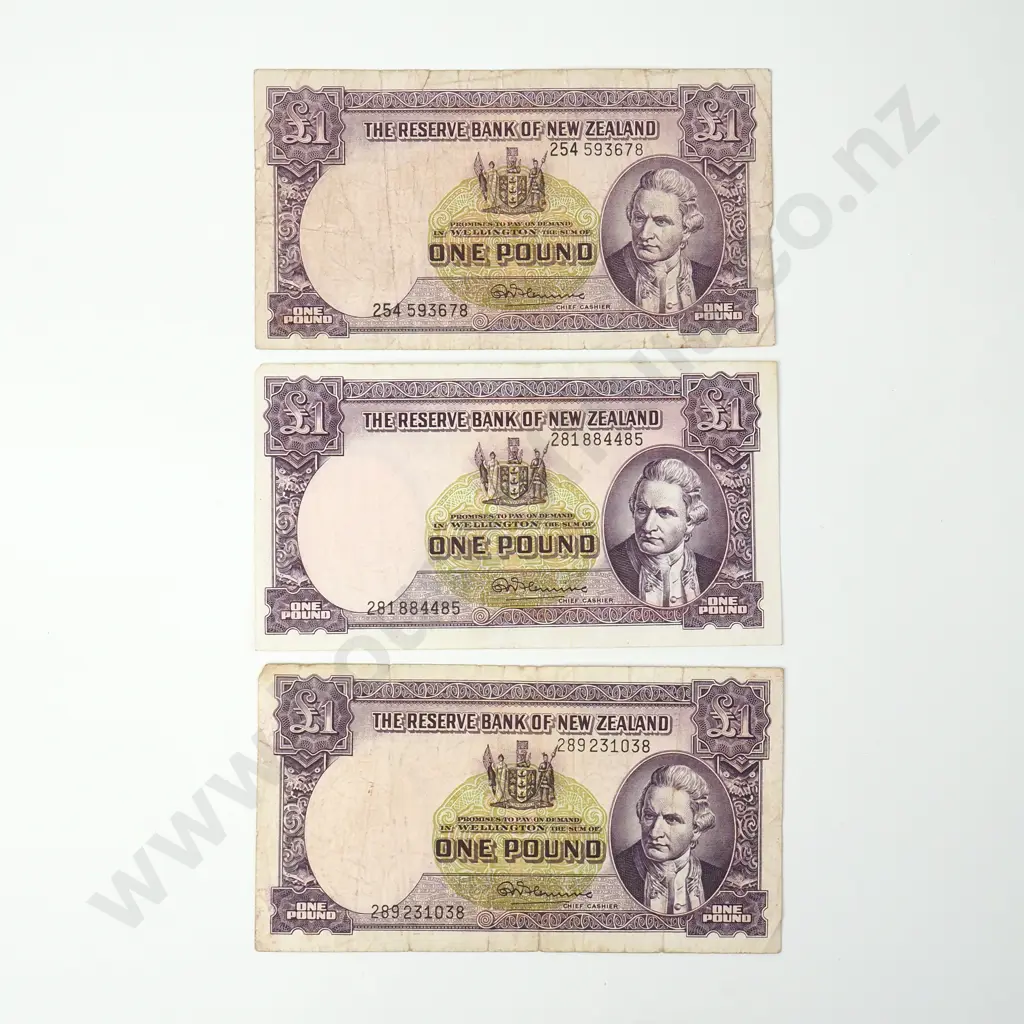 Three New Zealand One Pound Fleming Banknotes  Image 1++