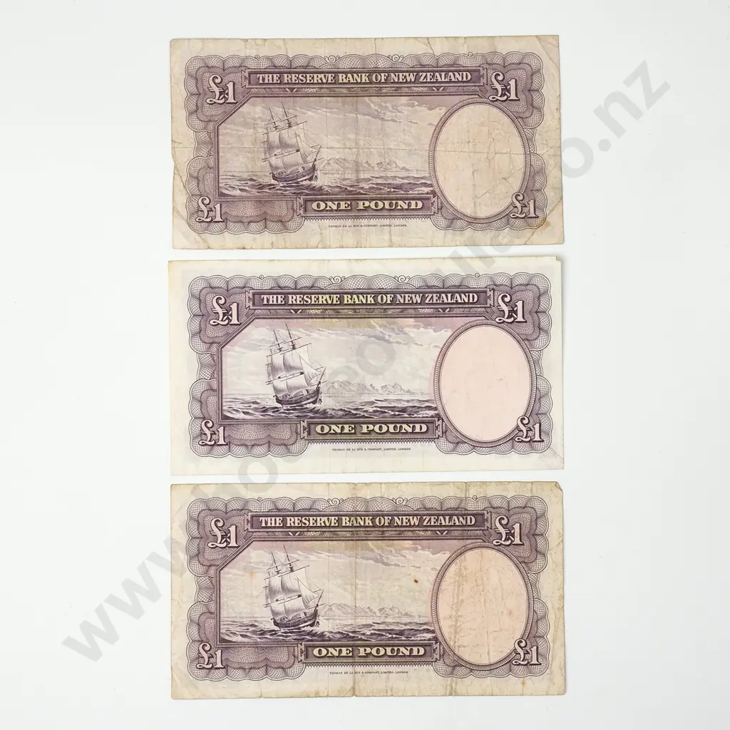 Three New Zealand One Pound Fleming Banknotes  Image 1++