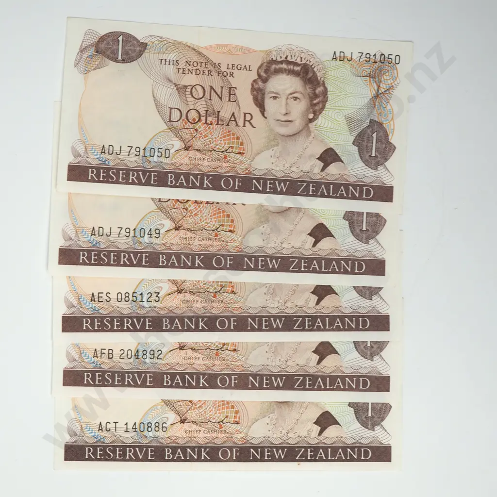 Five New Zealand Hardie One Dollar Banknotes - Better Grades Image 1++