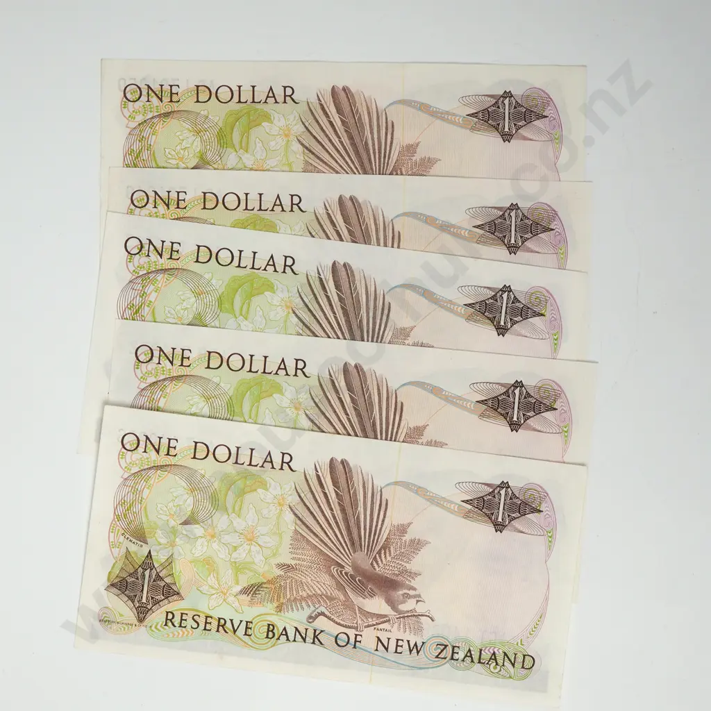 Five New Zealand Hardie One Dollar Banknotes - Better Grades Image 1++