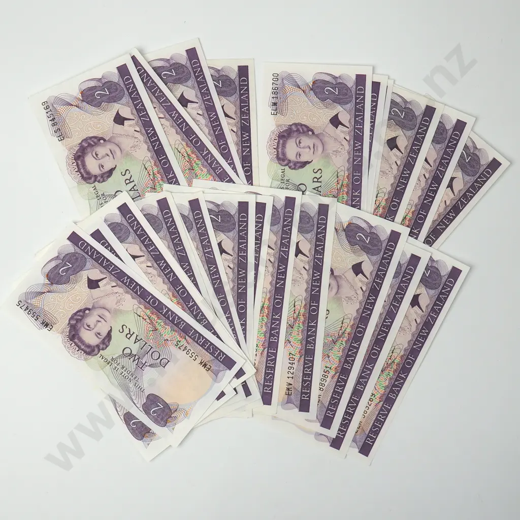 25 New Zealand Two Dollar Russell Banknotes - Better Grades Image 1++