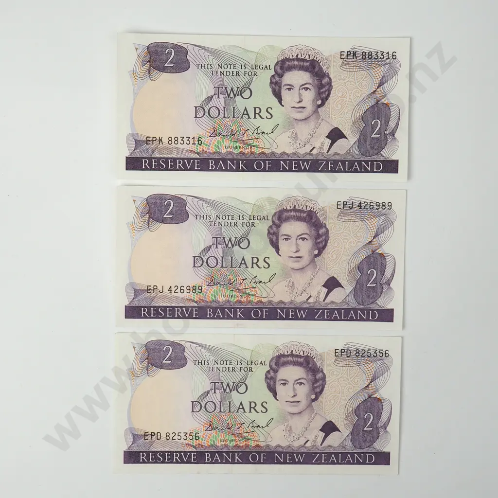 Three Brash AUNC Two Dollar Banknotes  Image 1++