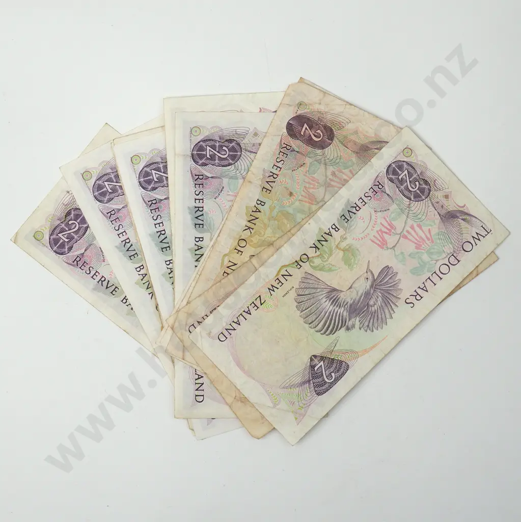 15 New Zealand Two Dollar Banknotes - Various Signatures Image 1++