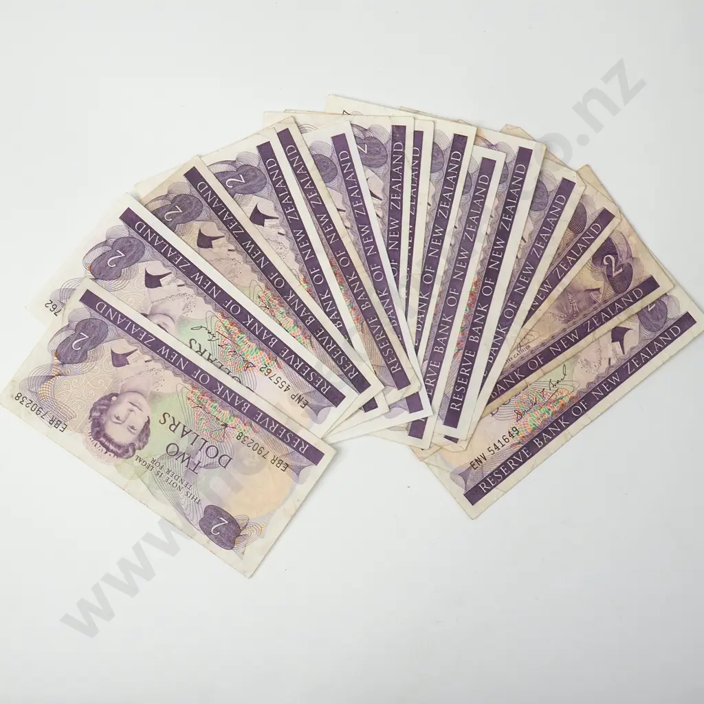 15 New Zealand Two Dollar Banknotes - Various Signatures Image 1++