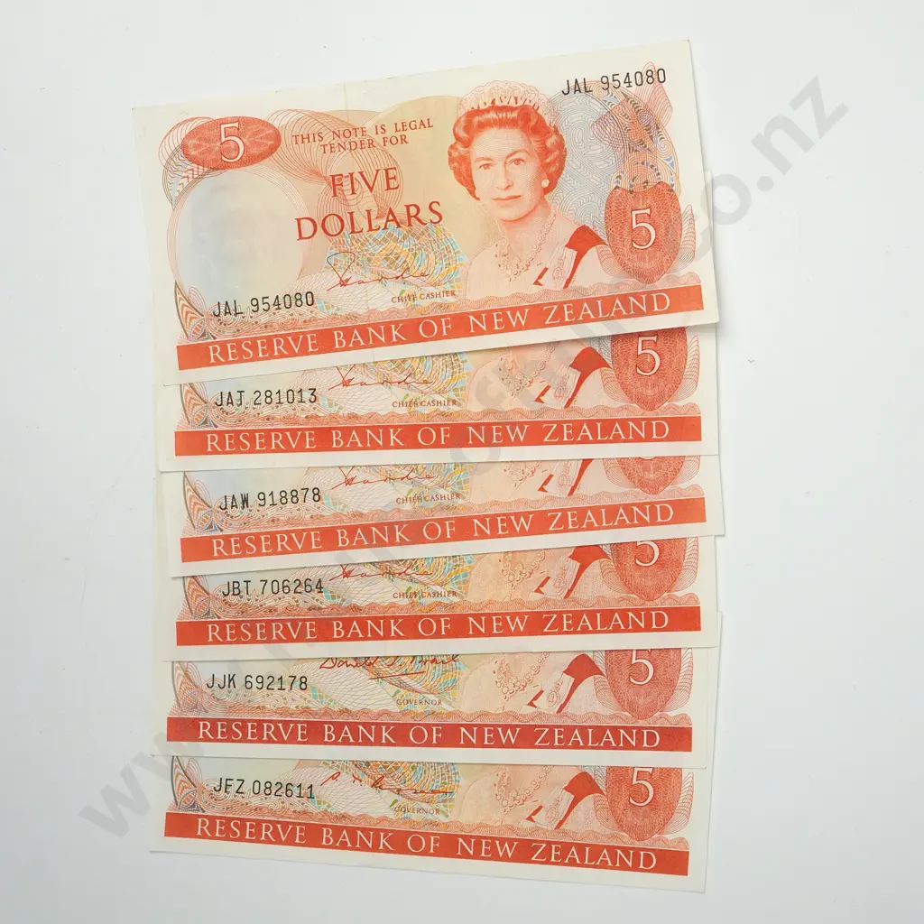 Six New Zealand Five Dollar Banknotes - Various Signatures Image 1++