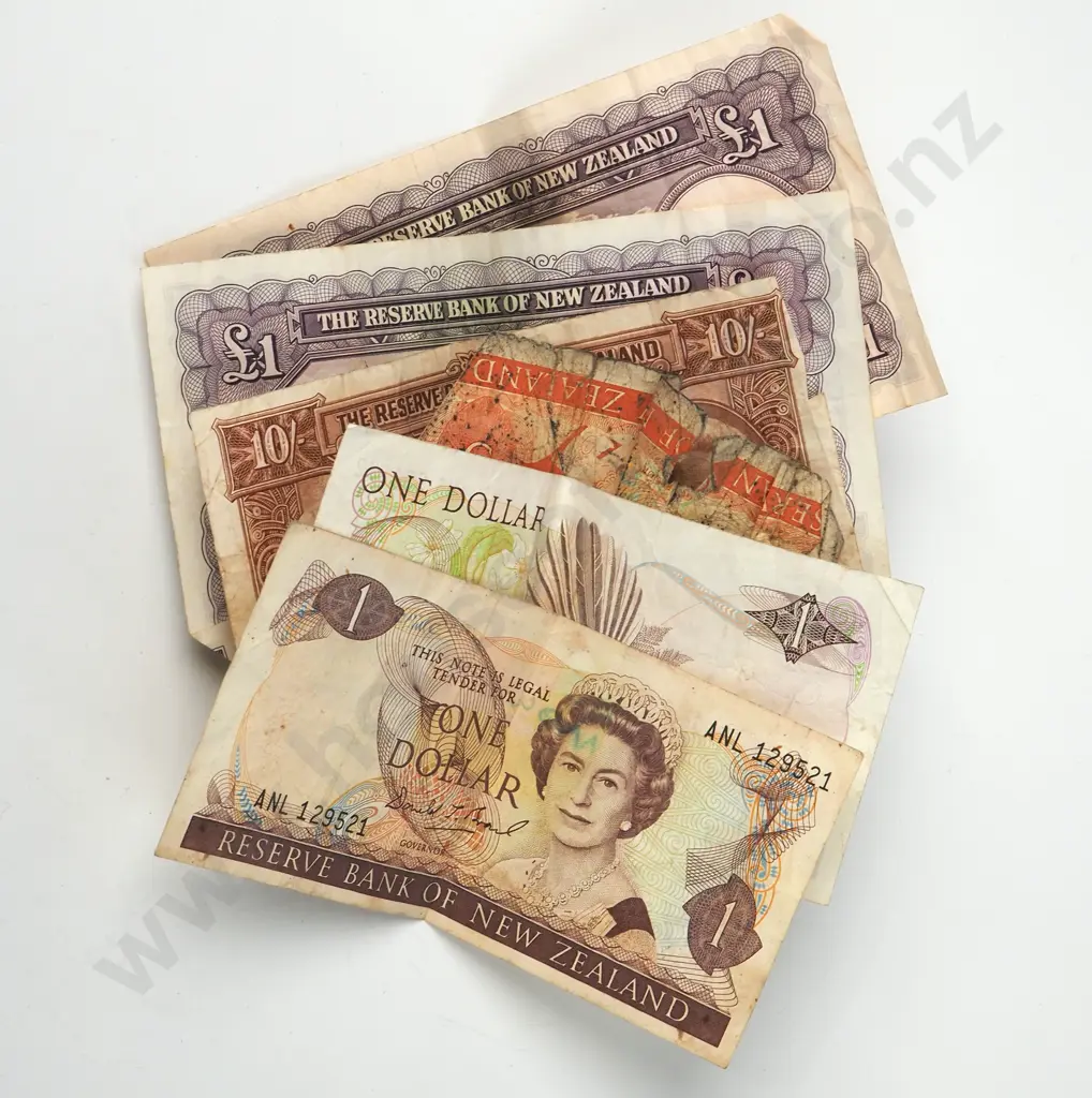 Assorted New Zealand Pre-Decicmal & Decimal Banknotes in Poor Condition Image 1++