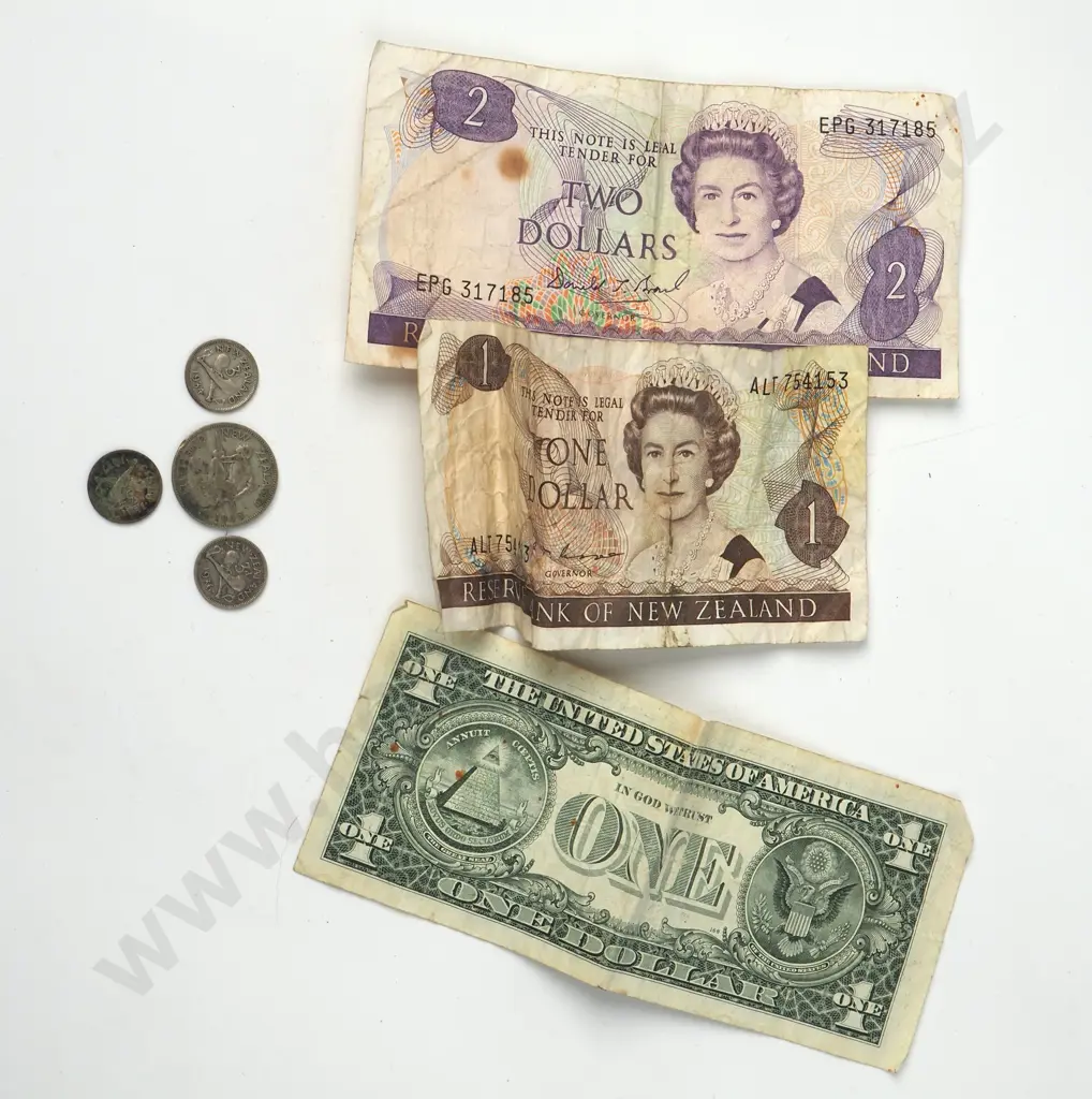 9.6 Grams fo 50% New Zealand Silver Coinage & Three banknotes  Image 1++