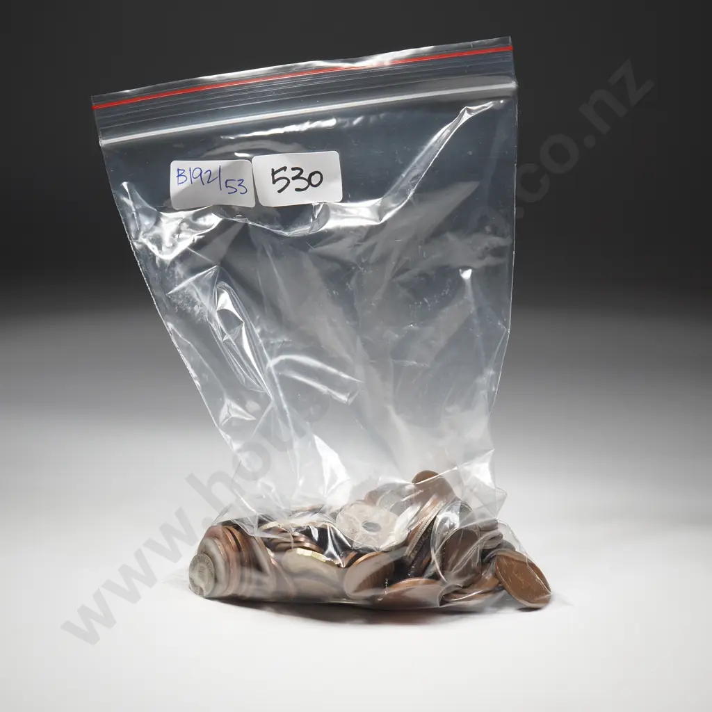 700 Grams of Assorted World Coinage Image 1++