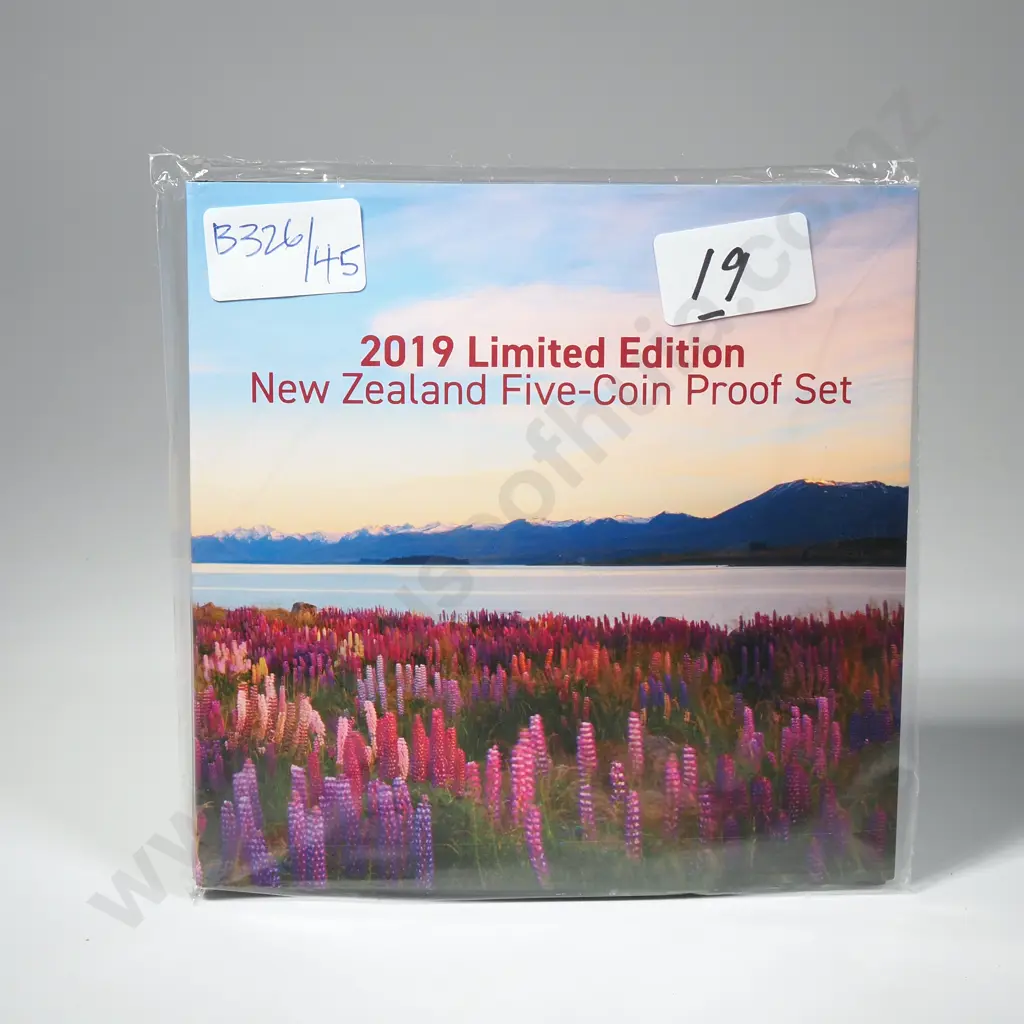 2019 New Zealand Five Coin Proof Set Image 1++