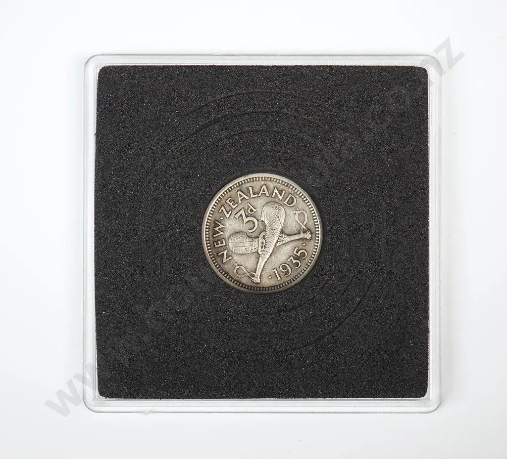 1935 New Zealand Threepence Coin  Image 1++