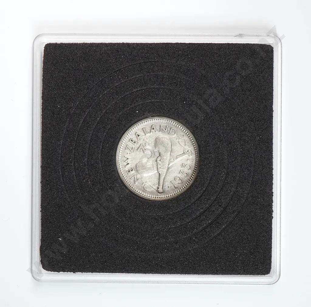 1935 New Zealand Threepence Coin  Image 1++