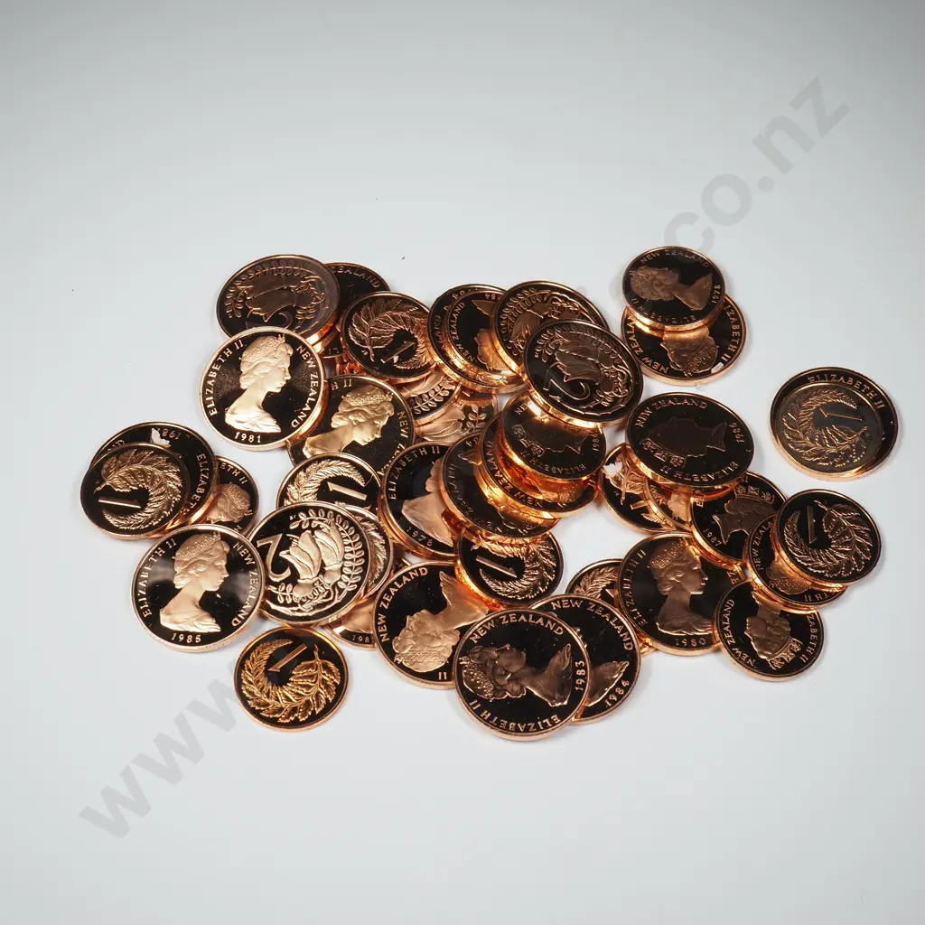 130 Grams of New Zealand Proof One & Two Cent Coins Image 1++