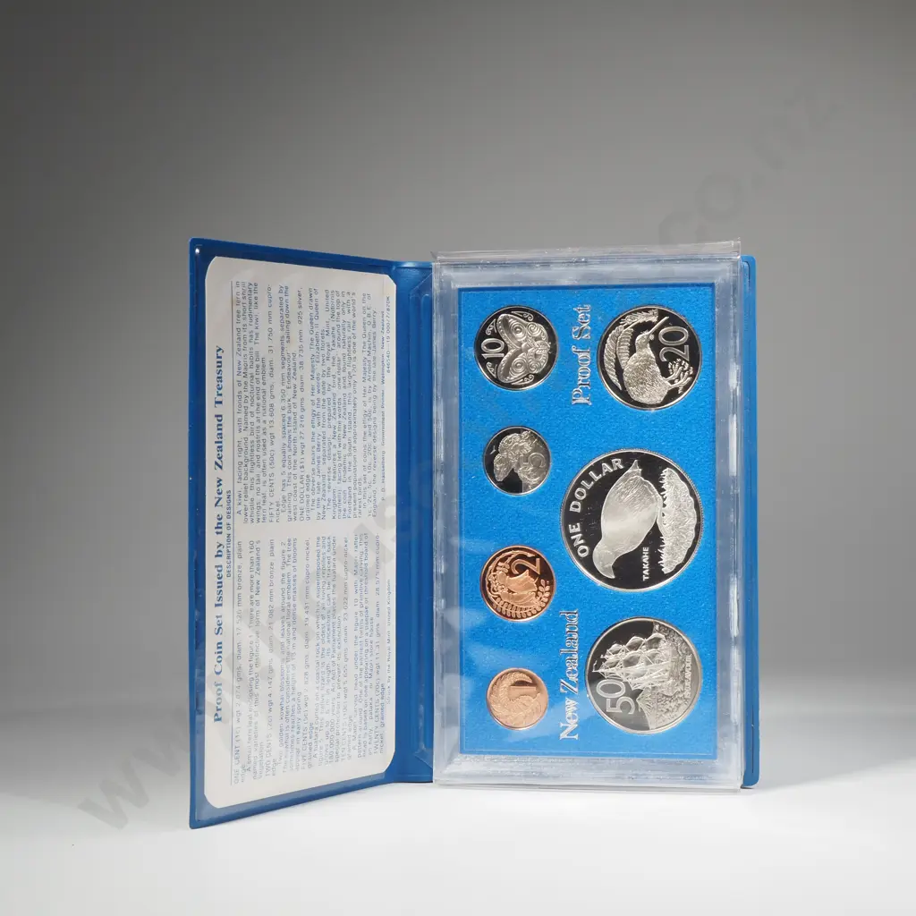 1982 New Zealand Proof Coin Set w Sterling Silver Dollar Image 1++