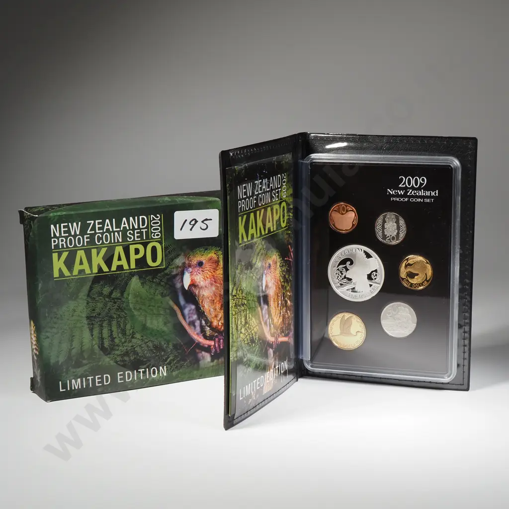 2009 New Zealand Proof Coin Set w One Ounce SIlver Five Dollar Coin Image 1++