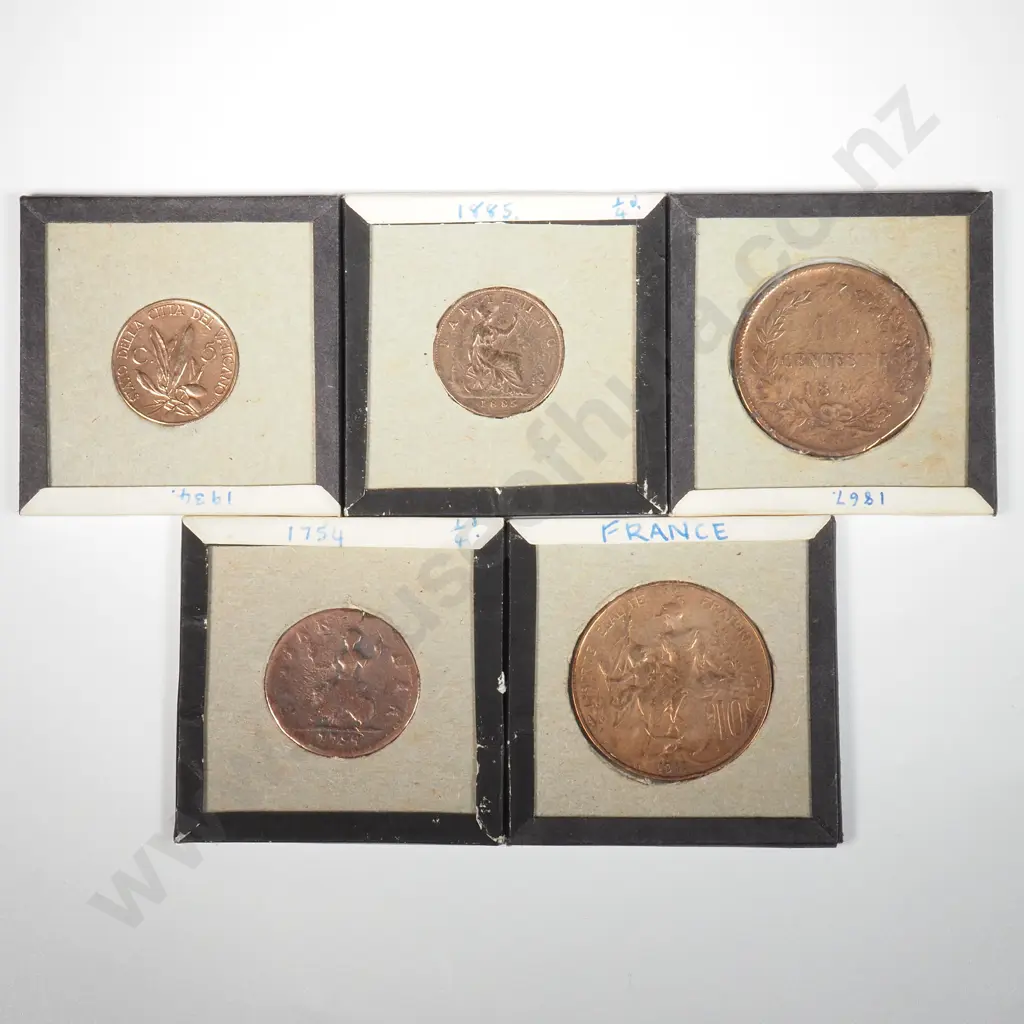Assorted Cased International Coinage  Image 1++