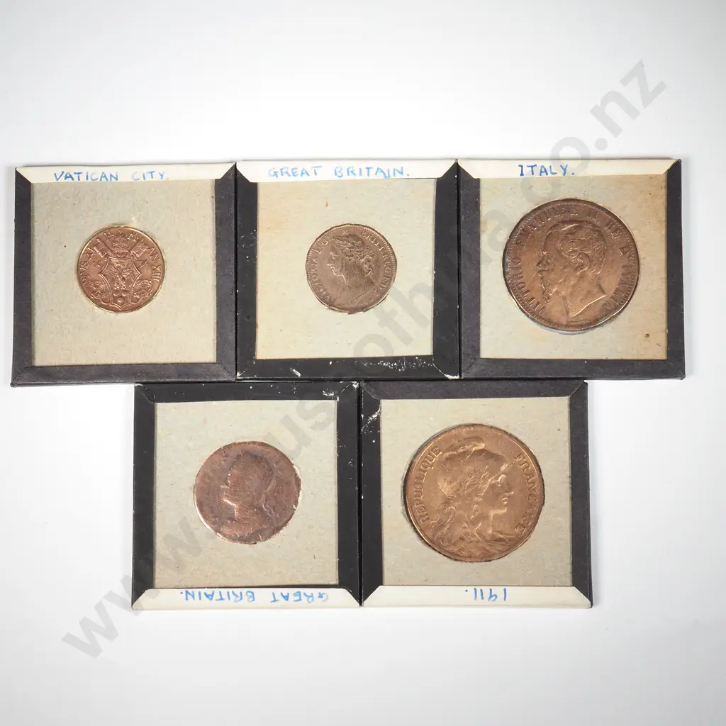 Assorted Cased International Coinage  Image 1++