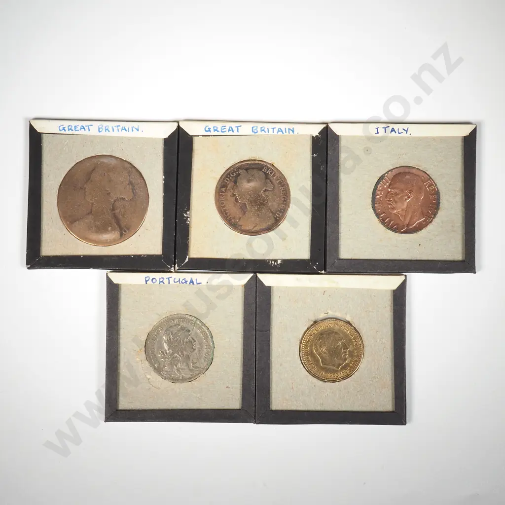 Assorted Cased International Coinage  Image 1++