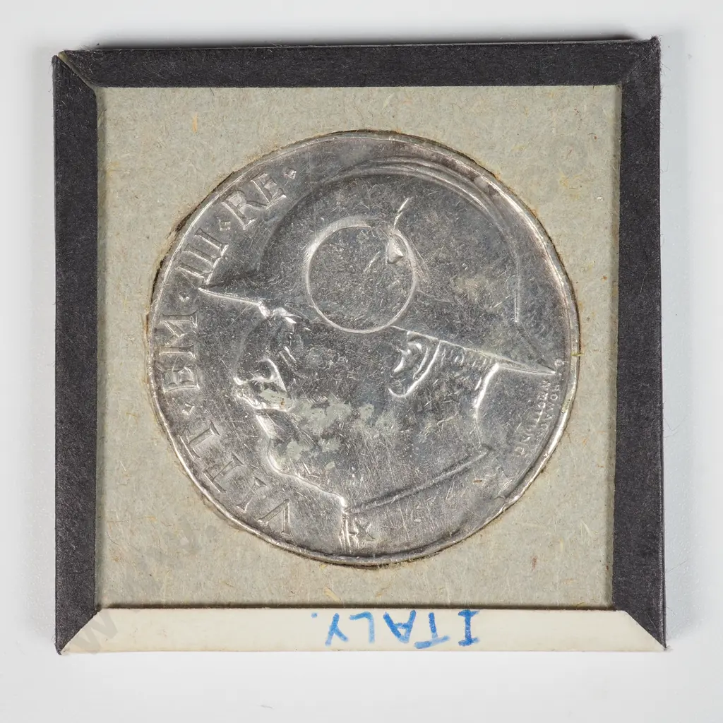Cased Italian 20 Lire "Big Hat" - Victor Emmanuel III Image 1++
