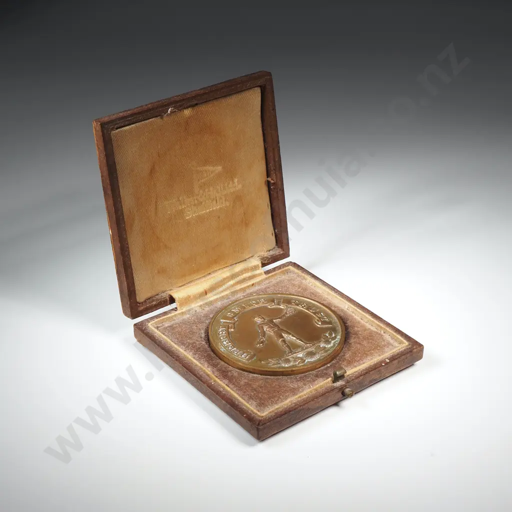 Cased 1936 Herbert Smith Prize Medal to Frances Treacher - Junior Girl Champ Image 1++