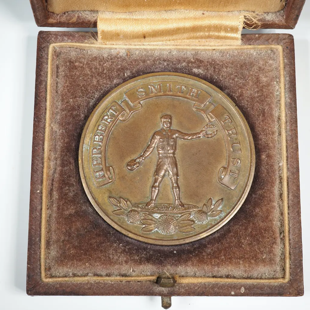 Cased 1936 Herbert Smith Prize Medal to Frances Treacher - Junior Girl Champ Image 1++