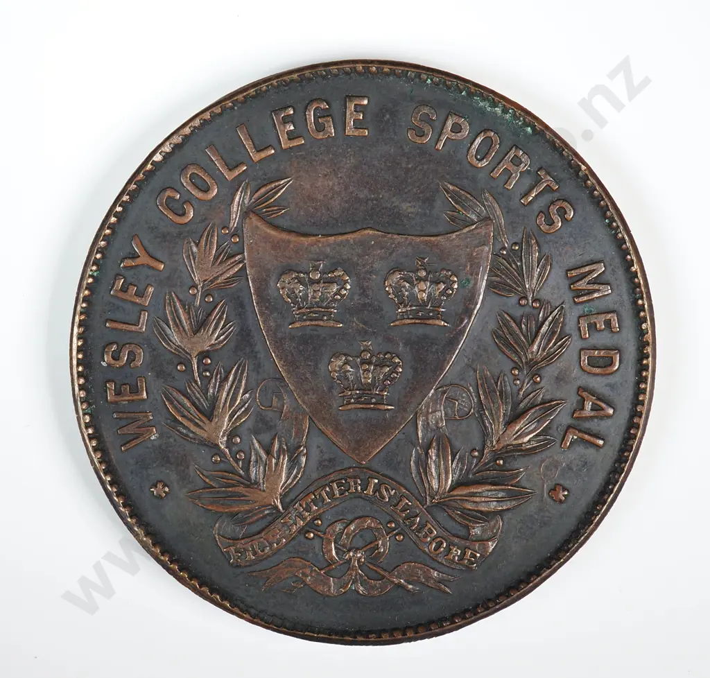 Bronze medal “WESLEY COLLEGE SPORTS MEDAL”, engraved “J. PARRIS / 880 YDS SEN. HDCP / 1926, 49mm Image 1++
