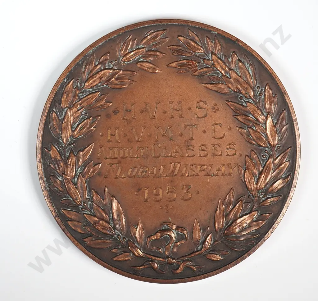 Copper medal “RHS AFFILIATED SOCITIES”, engraved “H.V.H.S. / H.V.T.M.C. ADULT CLASSES / FLORAL DISPLAY / 1953”, 44mm Image 1++