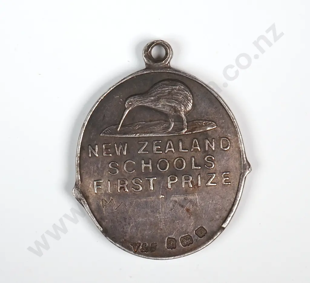 Antique sterling silver medal “BRITISH EMPIRE TRADES / WRITING COMPETITION”, “NEW ZEALAND / SCHOOLS / FIRST PRIZE”, 23mm X 20mm, hallmarked Birmingham 1919 Image 1++