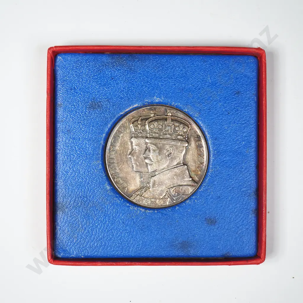 1935 Silver Jubilee Medal - Cased  Image 1++