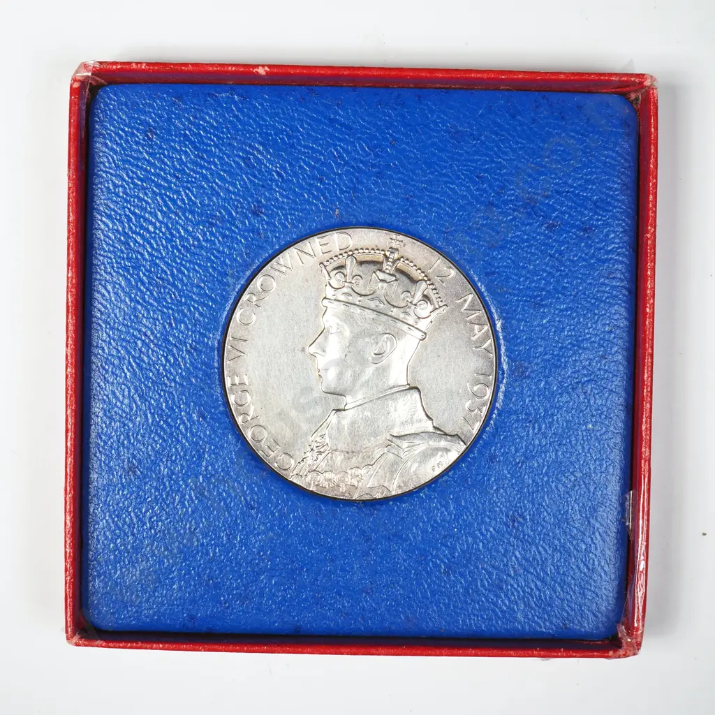 1937 Cased Coronation Sterling Silver Commemorative Coin Image 1++