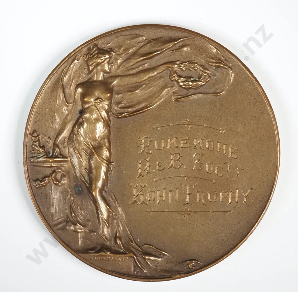 Bronze medal, engraved “PUKEKOHE / H. & B. SOC. TY / KOHN TROPHY”, 50MM Image 1++