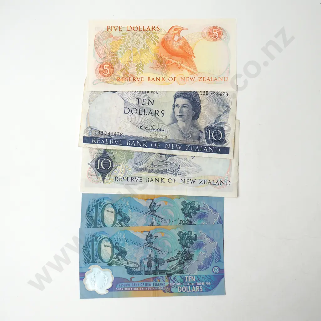 Four New Zealand Ten Dollar Banknotes - Various Signatures & Five Dollar Brash Paper Banknote Image 1++