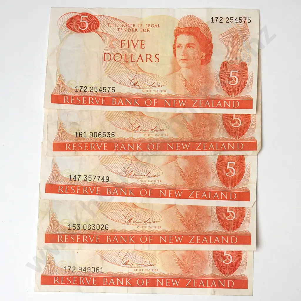 Five 5 Dollar Series 3 Banknotes - Various Signatures Image 1++