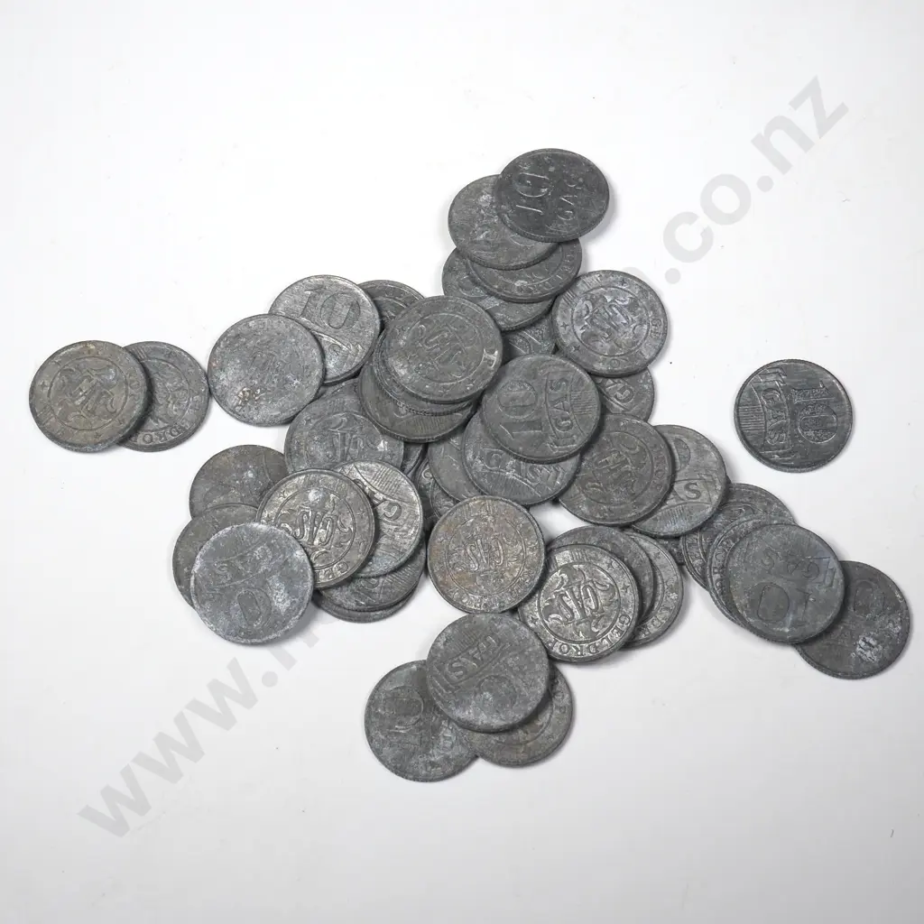Large assorted lot of vintage gas tokens Image 1++