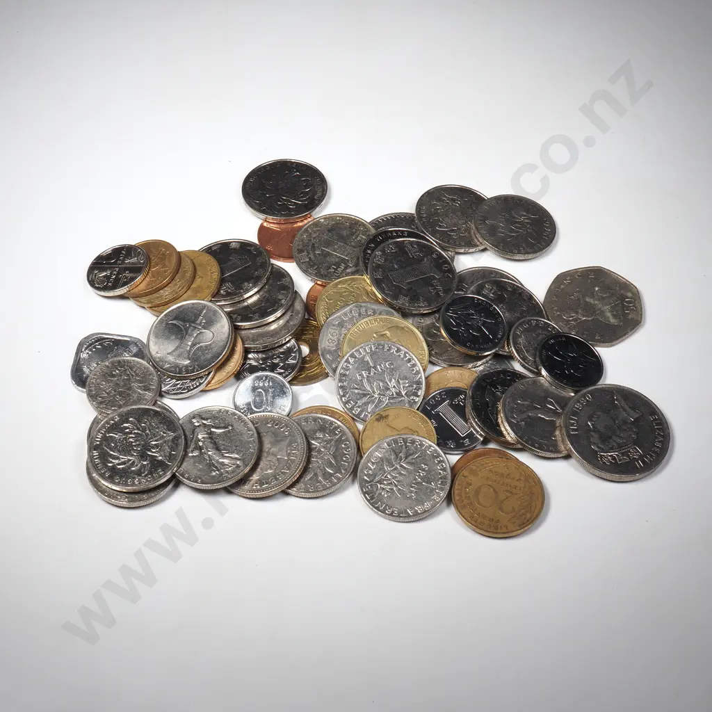 Assorted Lot of World Coinage  Image 1++