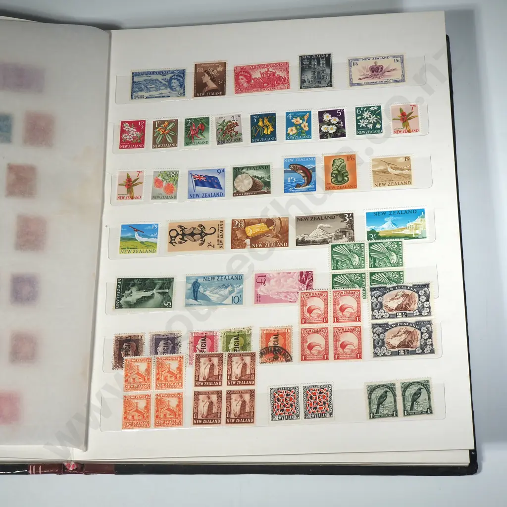 Collectors Stamp Album w New Zealand 20th Century Stamps incl Several Plate Blocks  Image 1++