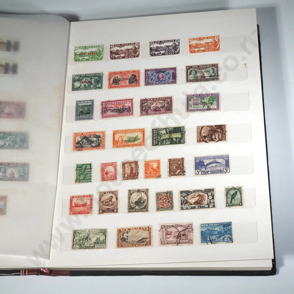 Collectors Stamp Album w New Zealand 20th Century Stamps incl Several Plate Blocks  Image 1++