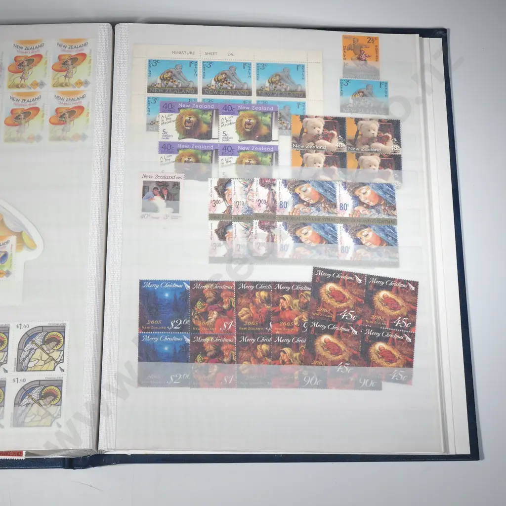 Collectors Stamp Album w New Zealand 20th Century Stamps incl Several Plate Blocks  Image 1++
