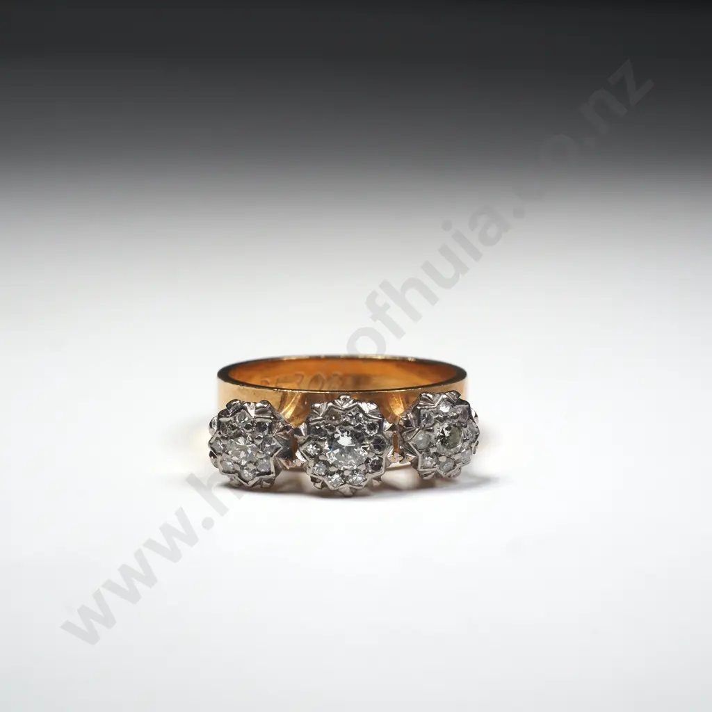 Vintage 18ct Gold Three Stone Diamond Ring Image 1++