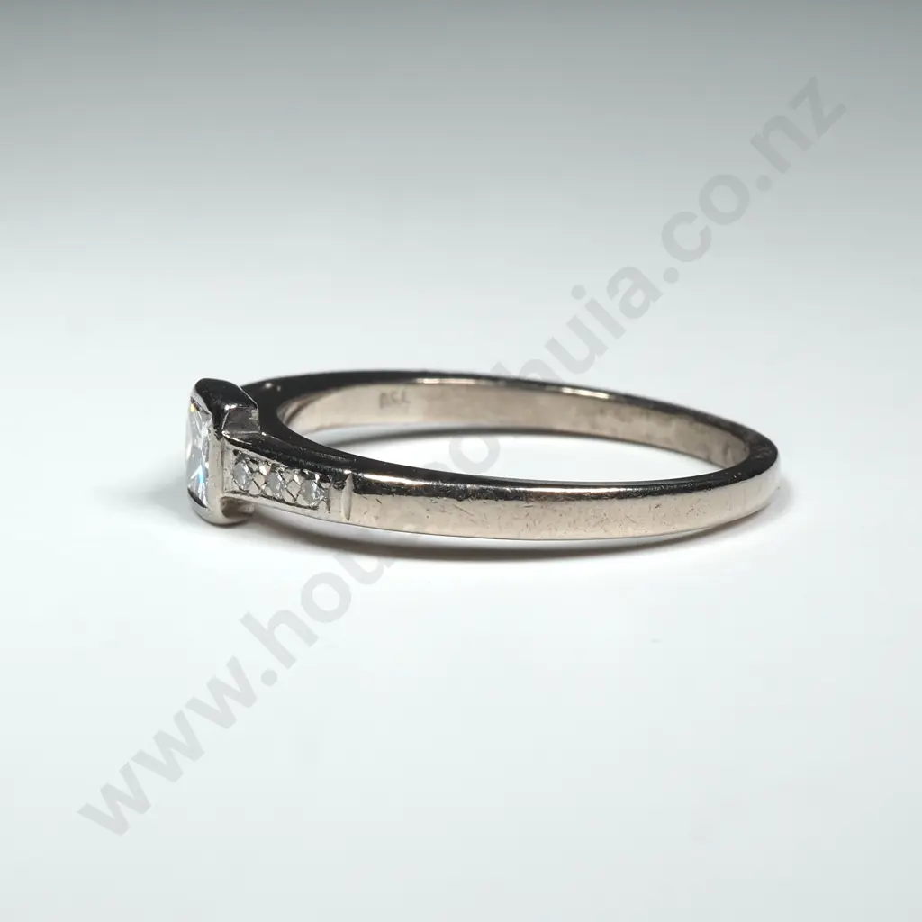 18ct Gold Diamond Ring Image 1++