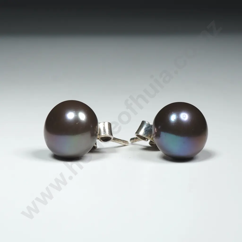 Pair of Sterling Silver Pearl Stud Earrings Image 1++