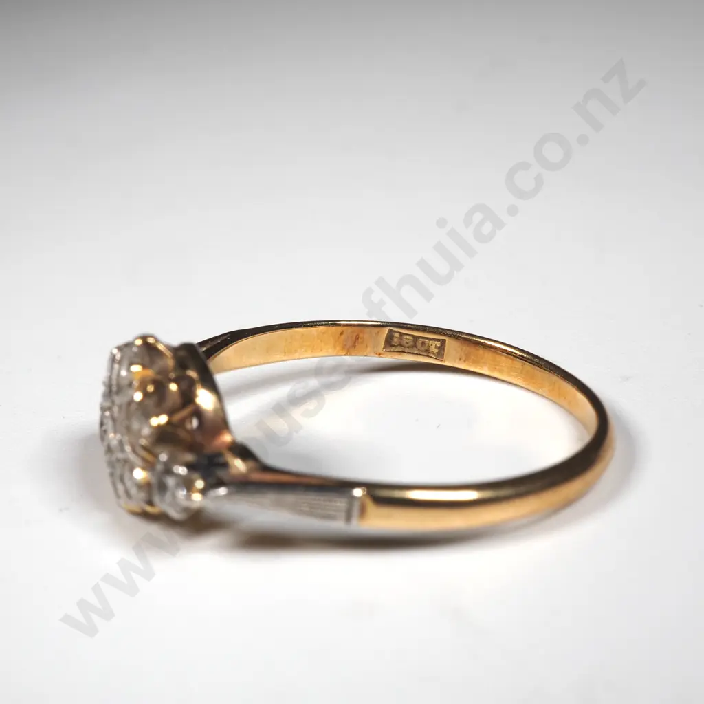 18ct Gold Sparkly Ring Image 1++
