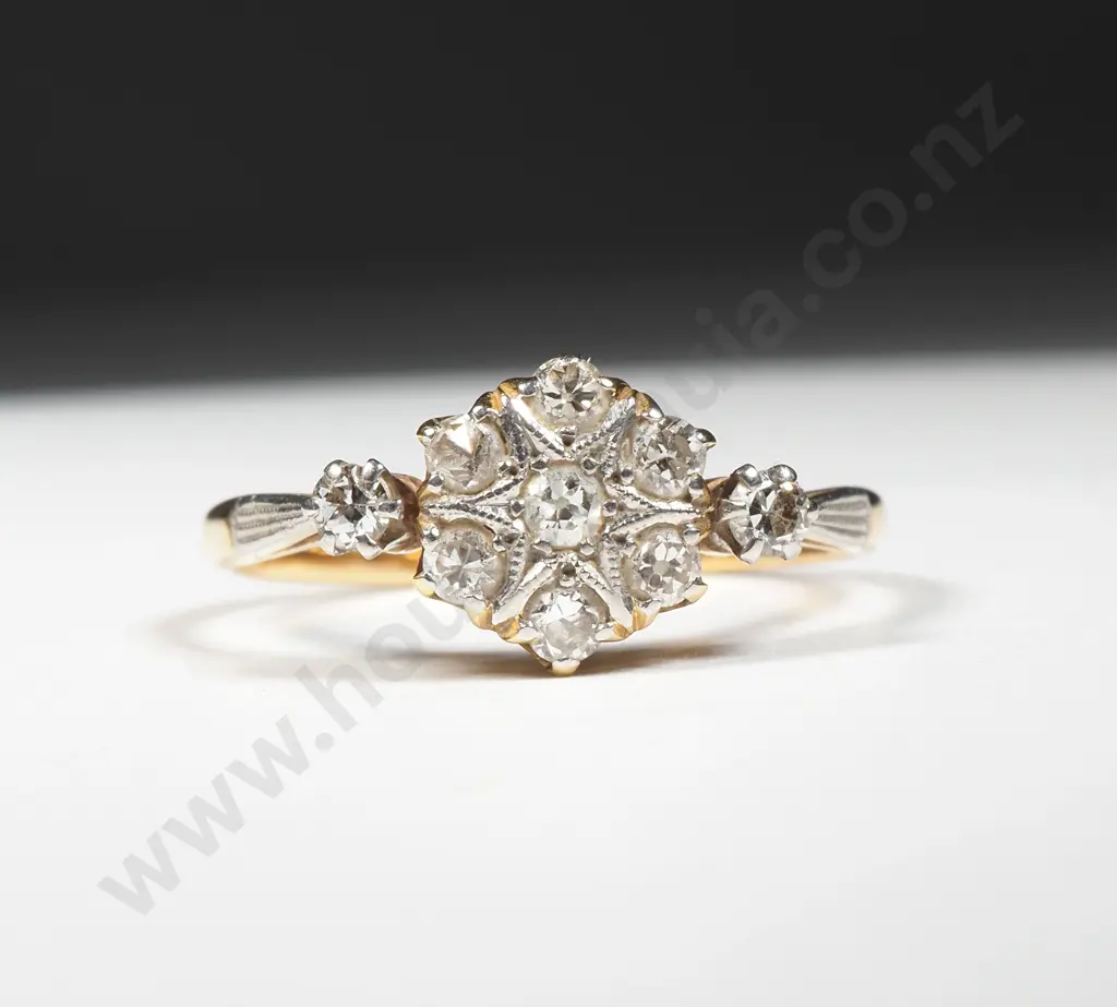 18ct Gold Sparkly Ring Image 1++