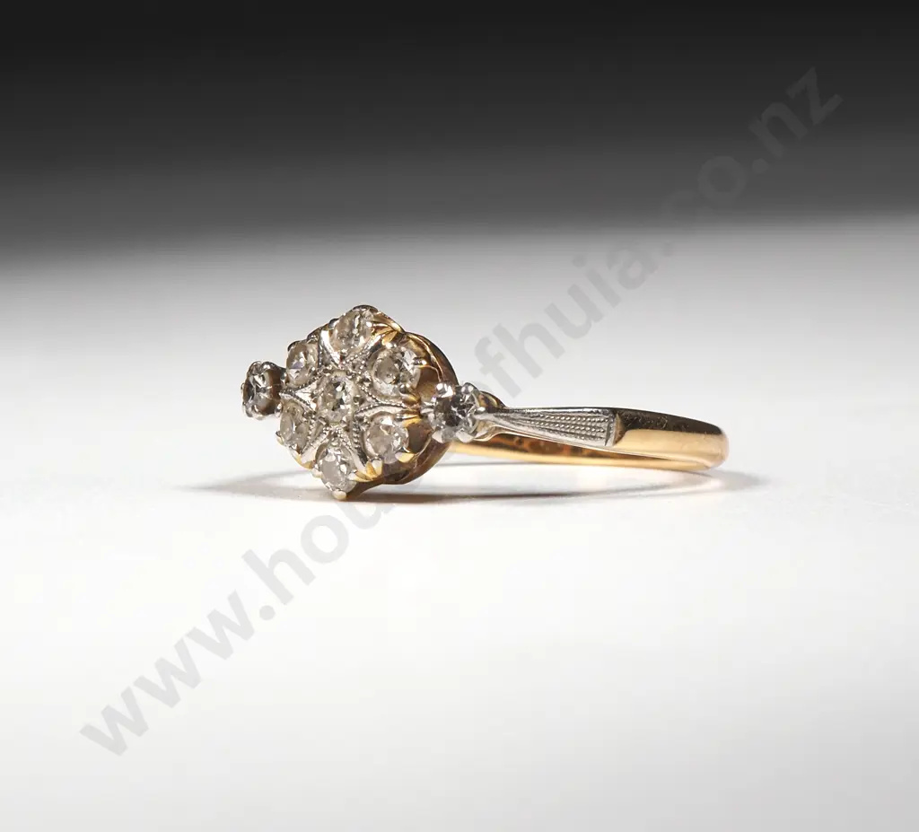 18ct Gold Sparkly Ring Image 1++
