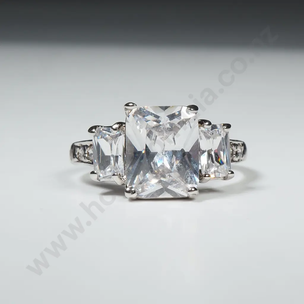 Costume Silver Toned Dress Ring w Diamond Coloured Gems. Image 1++