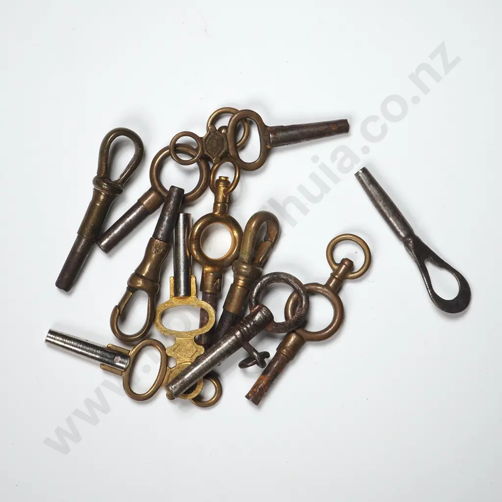 10 Assorted Antique Pocket Watch Keys Image 1++